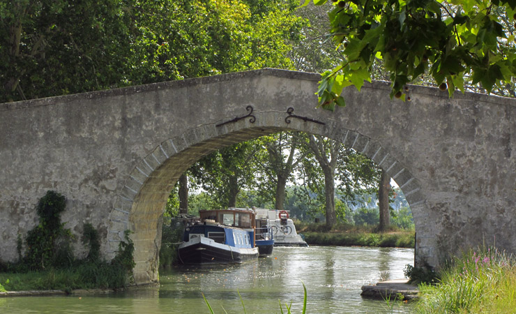 Voyage en véhicule : Le Canal des 2 Mers à vélo de Bordeaux à Sète