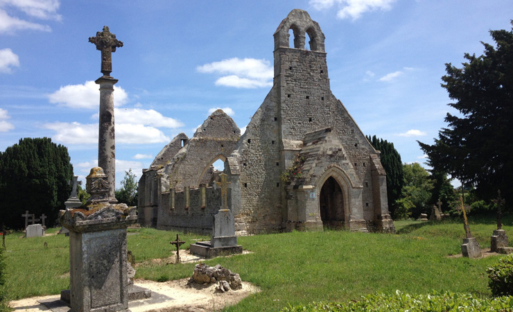 église normande en ruine