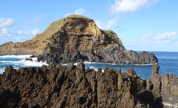 Rocher au large de Porto Moniz