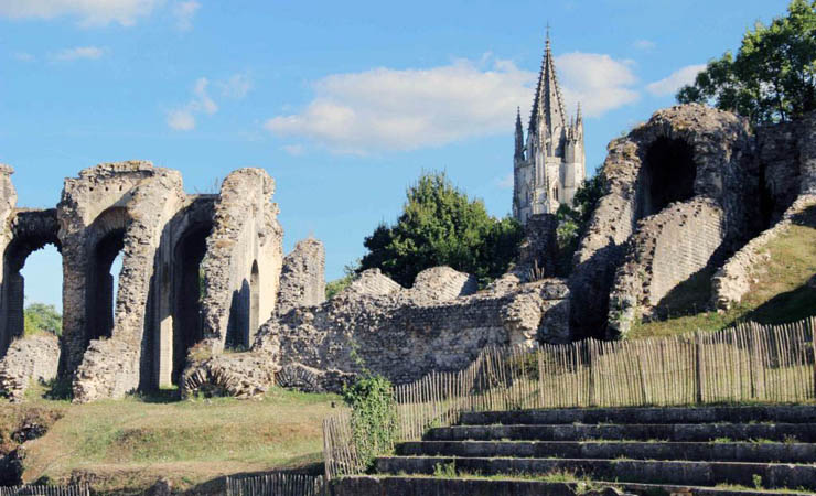 Saintes - amphithéâtre et St Eutrope