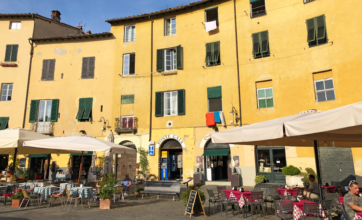 Place de l'Amphithéâtre - Lucca