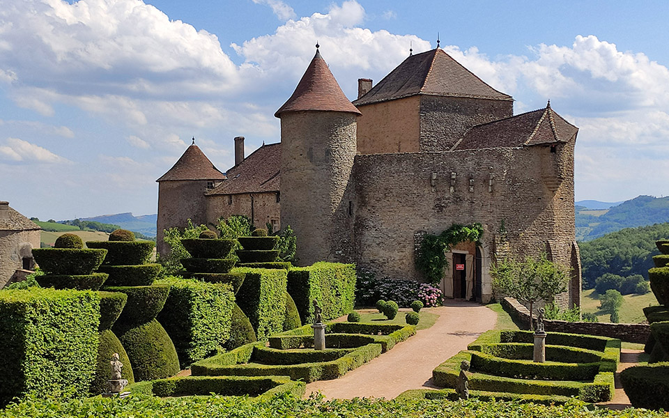 Château médiéval de Berzé-le-Châtel