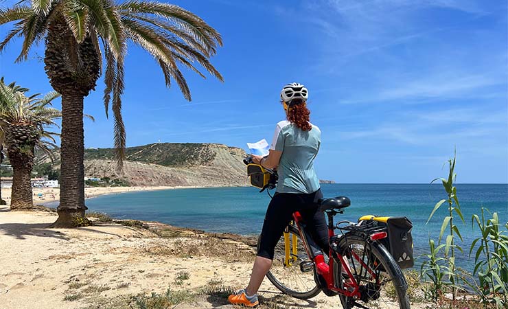 Porto - Lisbonne -Côte avec cycliste